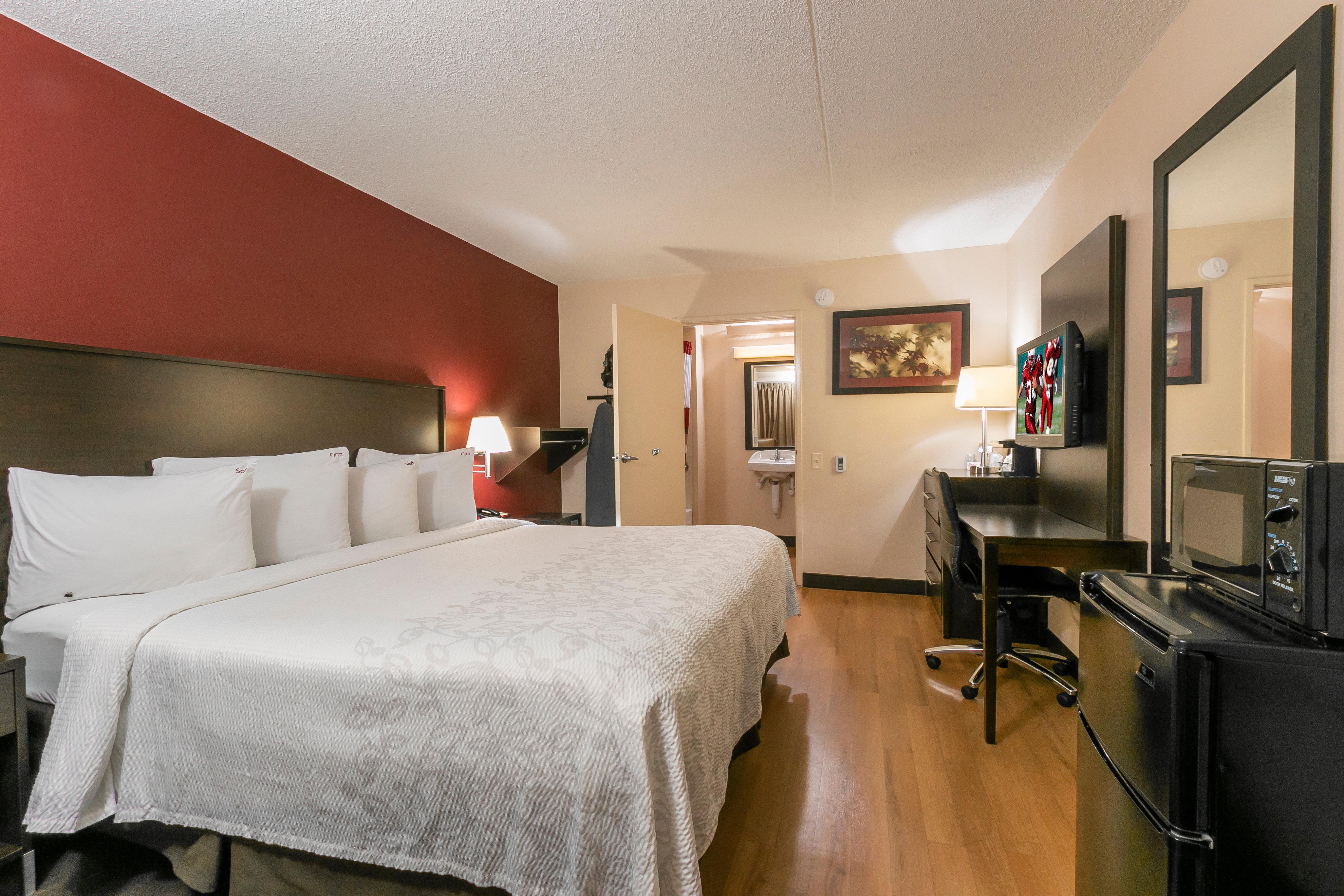 Red Roof Plus+ Pittsburgh East -
