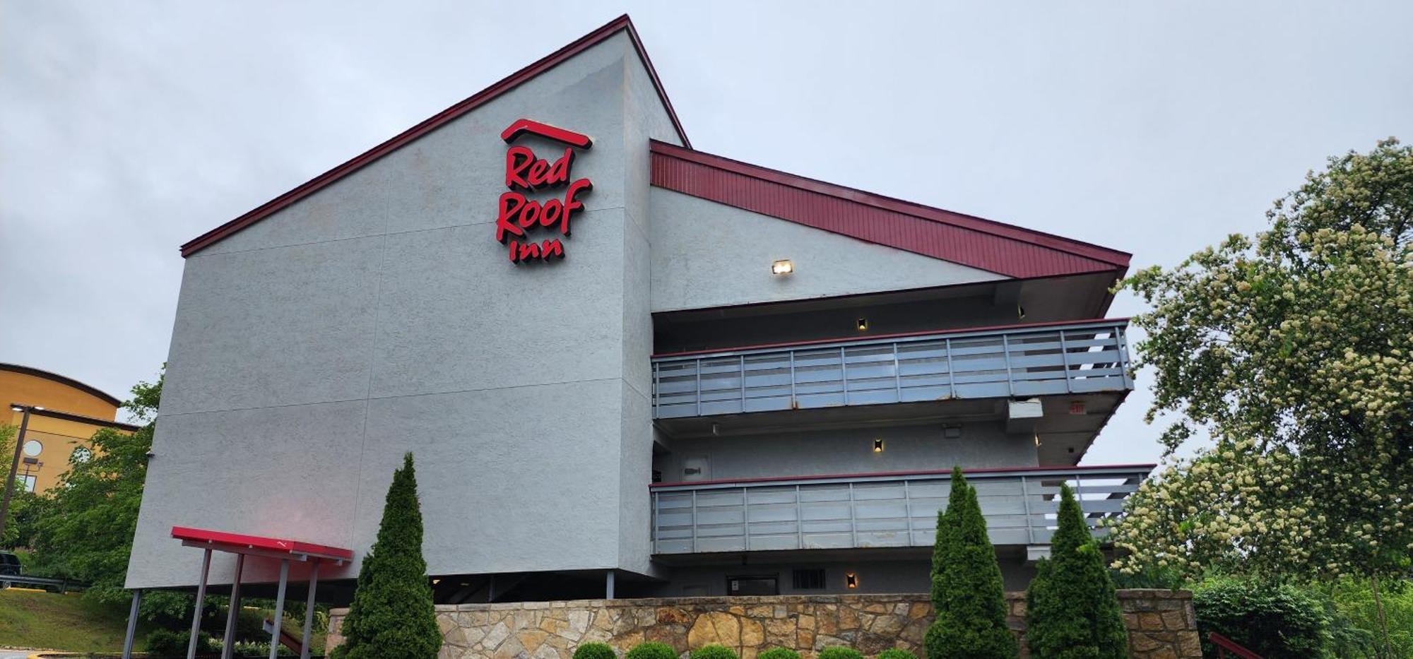 Hotel Red Roof Plus+ Pittsburgh East -