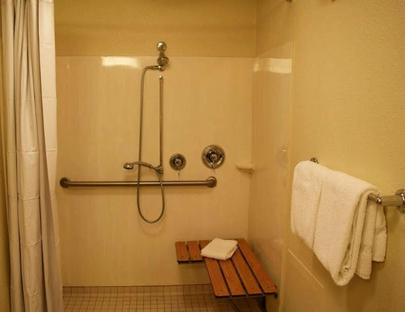 Hotel Red Roof Plus+ Pittsburgh East -
